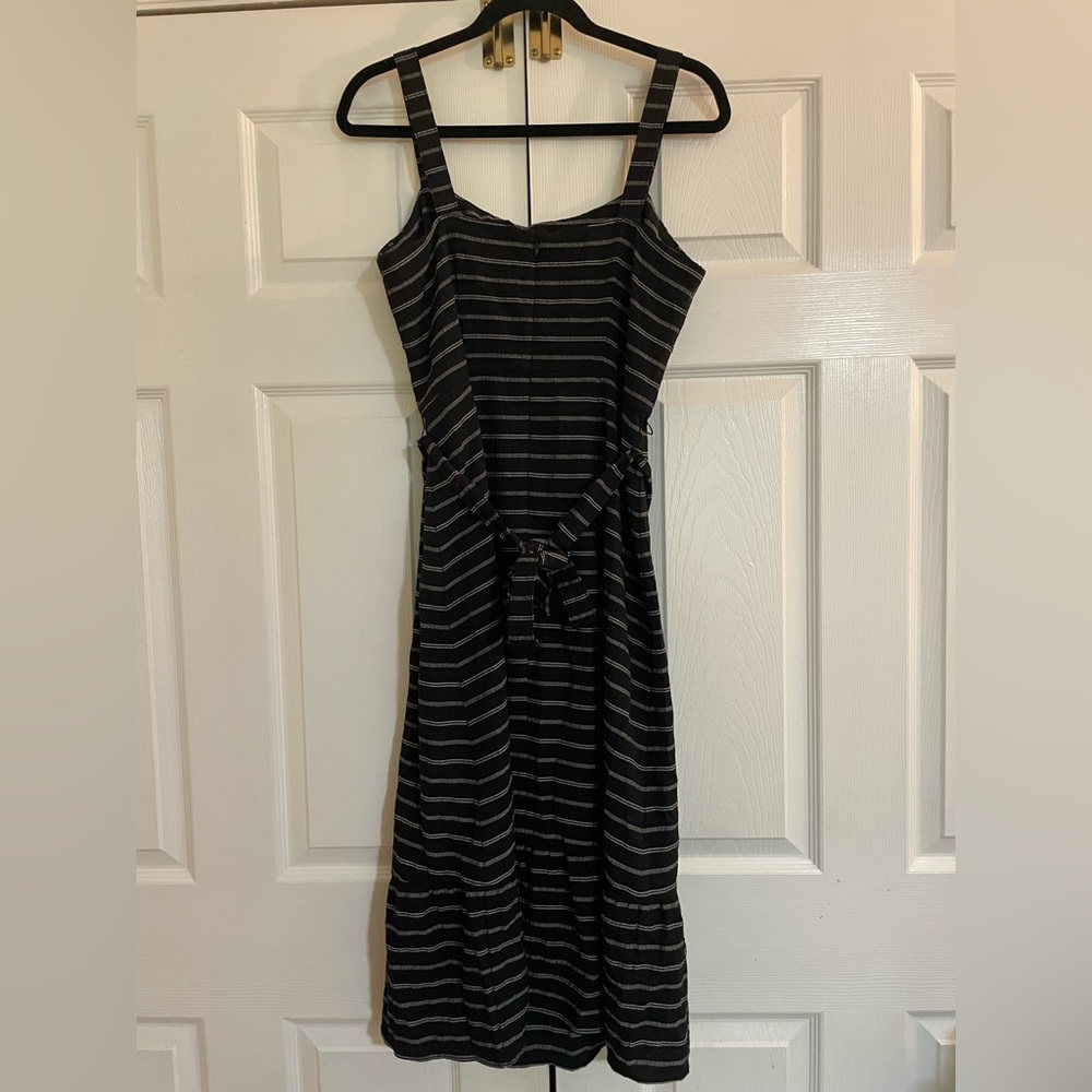 Banana Republic Black and Gray sleeveless Midi Dress size 8